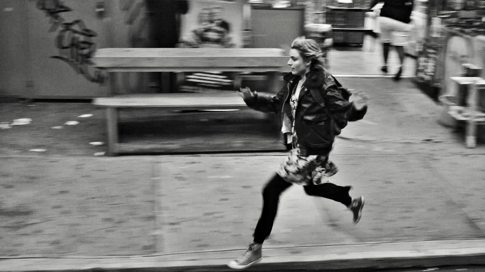 Frances Ha running Greta Gerwig
